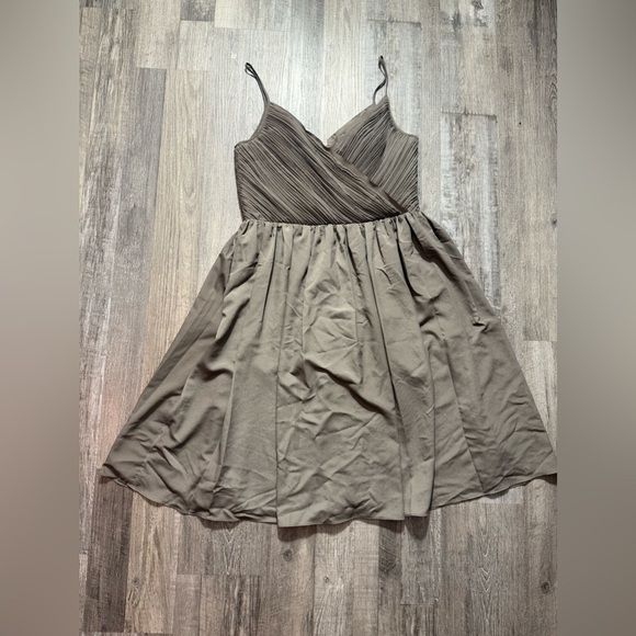 Banana Republic Dresses & Skirts - Banana Republic Olive Green Dress Size 12 l
Elegant A-line Style wedding